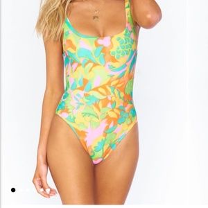 Show Me Your MuMu Caicos One Piece XXL twiggy tulips